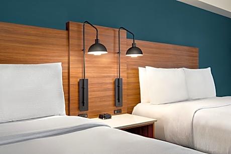 Deluxe Queen Room with Two Queen Beds and Balcony - Non-Smoking - Tower B