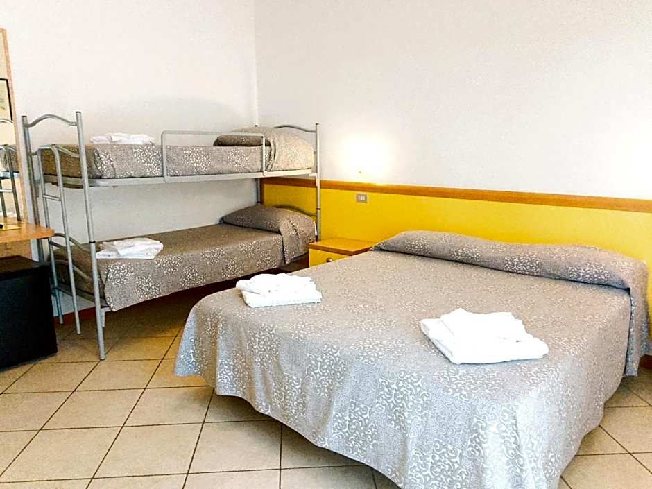 Hotel Etna - Hotel per Coppie e Famiglie con Parcheggio e Spiaggia