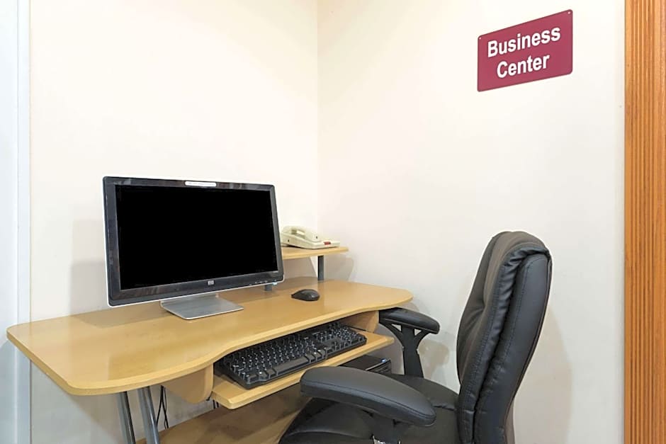 Super 8 by Wyndham Salina