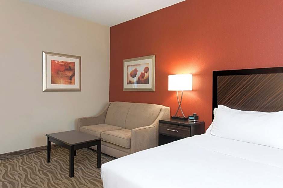 Holiday Inn Express Hotel & Suites Grand Rapids-North