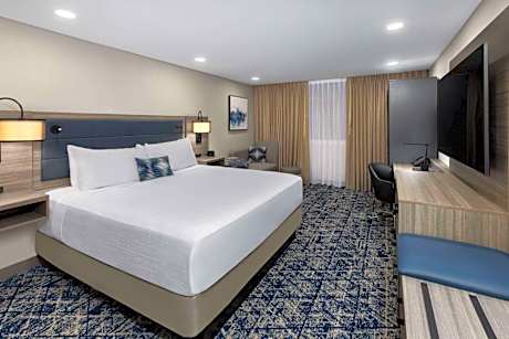 King Suite - Non-Smoking