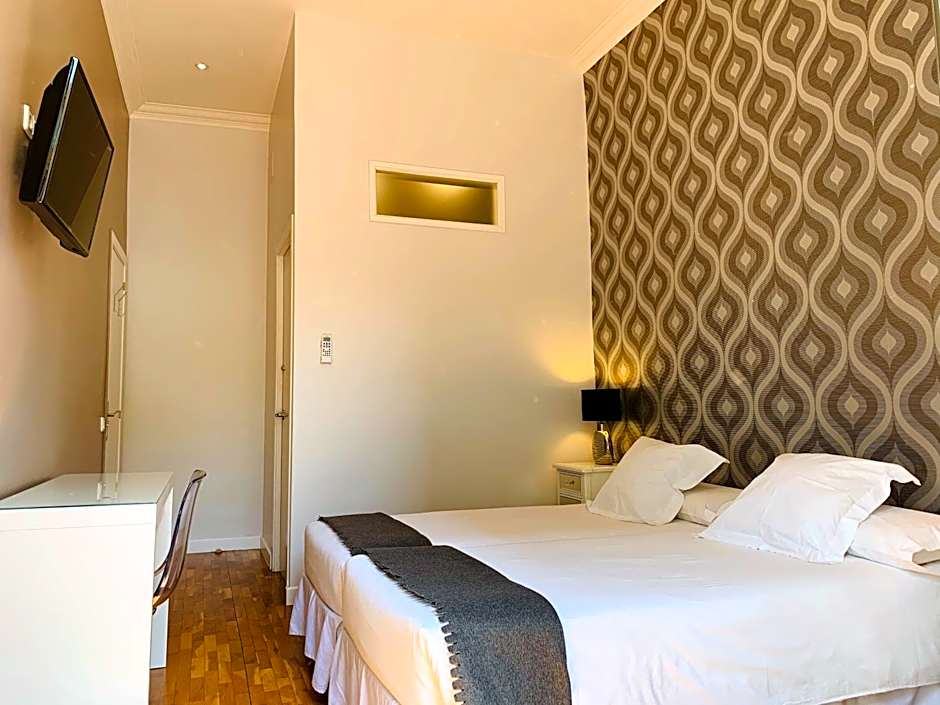 Super Balmes Guest House