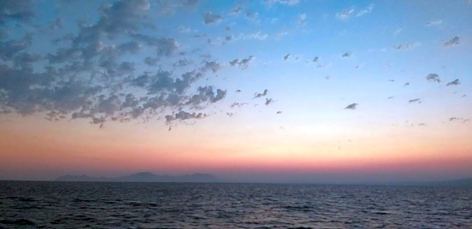Pillbox Seafront Studios and Apartments