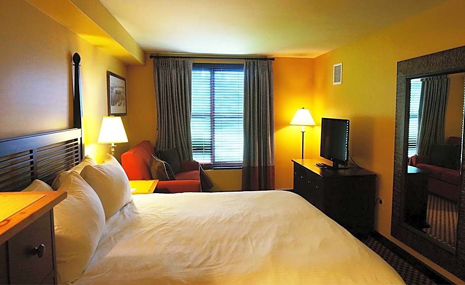 Photo 1 of 1 of Deluxe 1 Queen Bed, Accessible