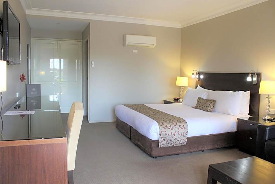 Carlyle Suites & Apartments