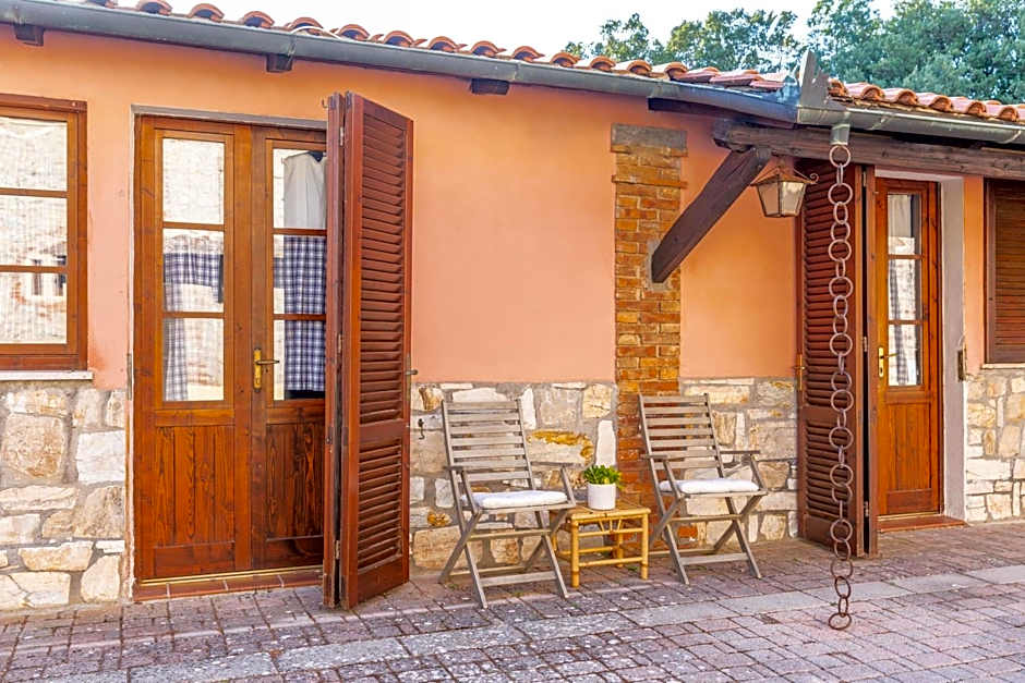 Hotel with swimming pool immersed in the typical Tuscan countryside just 5 minutes from Massa Marittima