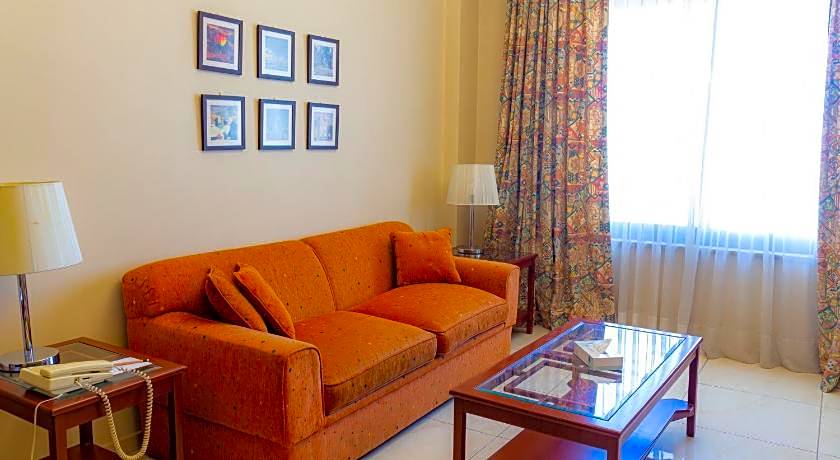 Comfort Hotel Suites