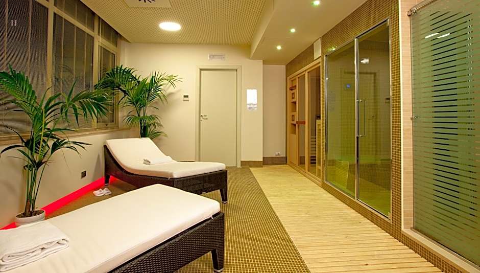 Breaking Business Hotel