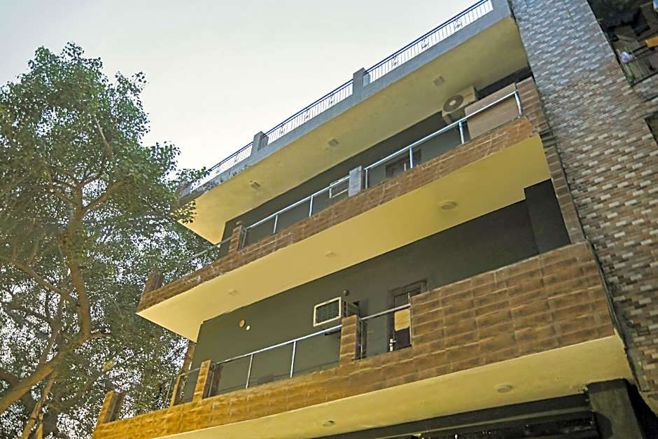 OYO Flagship 80575 Kashish Residency Near Model Town Metro Station – Delhi, NY