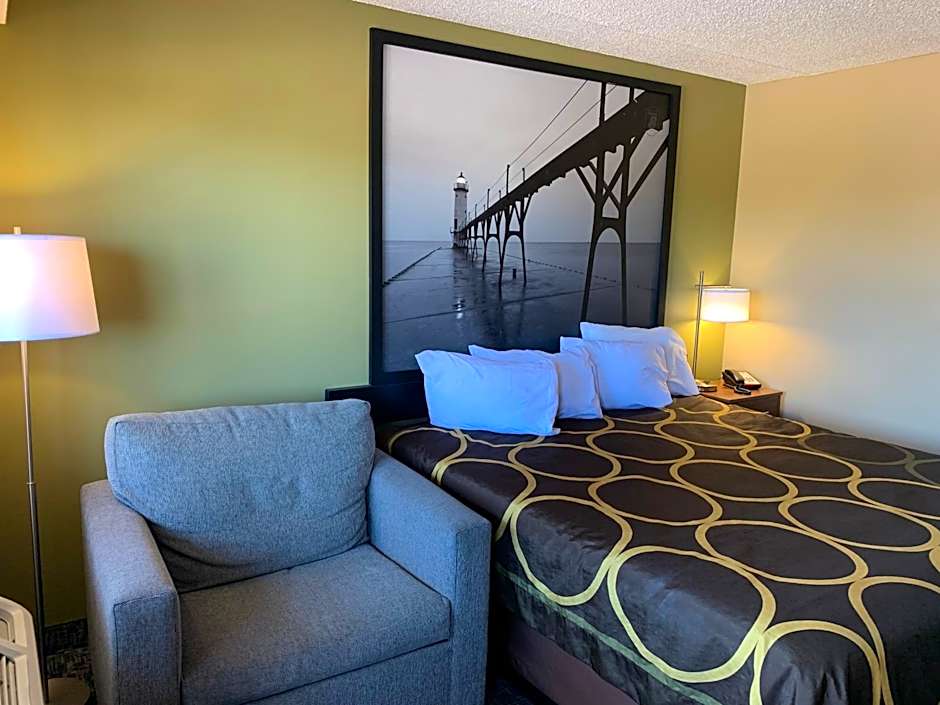 Super 8 by Wyndham Petoskey