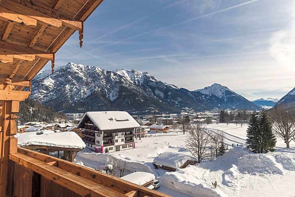ALPENHOTEL TYROL - B&B - ADULTS ONLY - Alpines Lifestylehotel mit NaturSPA & Wellness