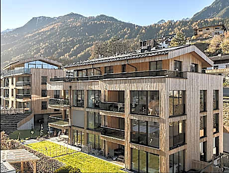 Lärchenlodge SkySpa and Whirlpool  Stubai Card