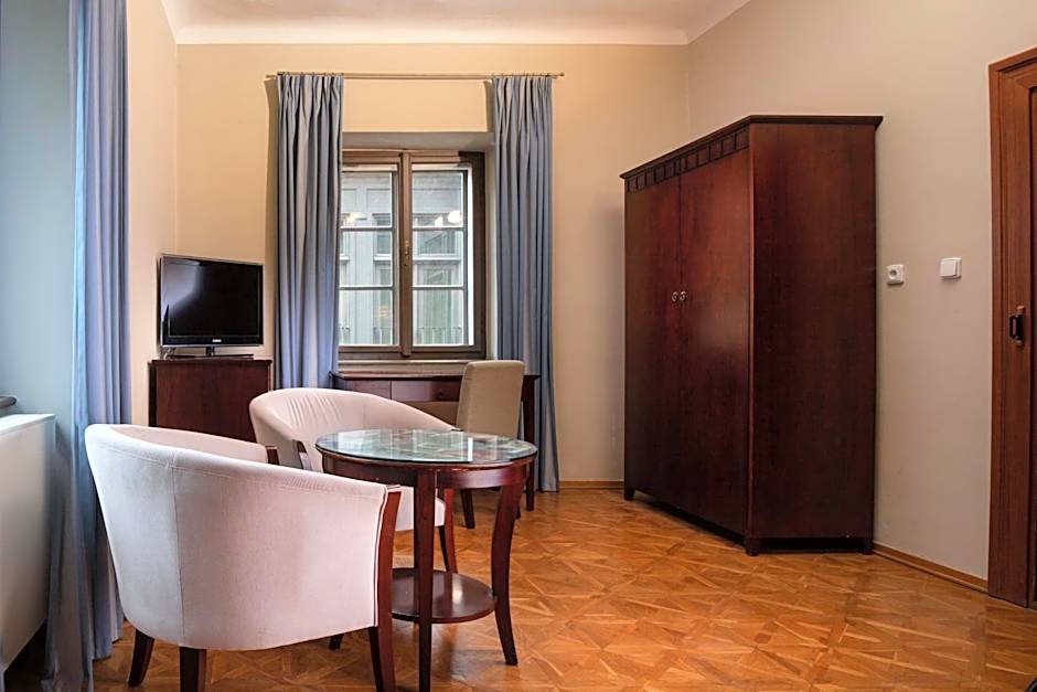 Charles Bridge Rooms & Suites by SIVEK HOTELS