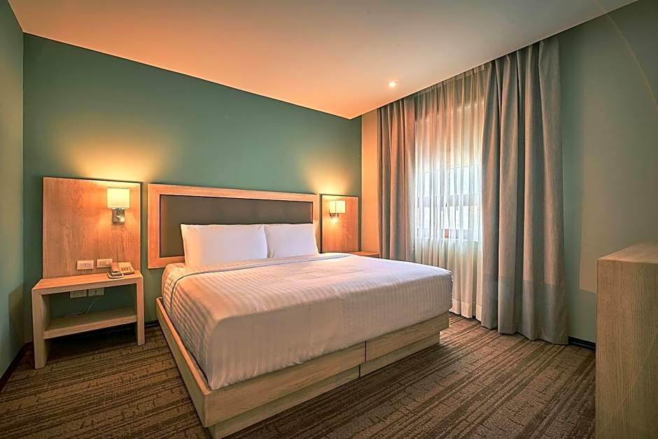 Photo 1 of 4 of Junior 1 King Bed Suite