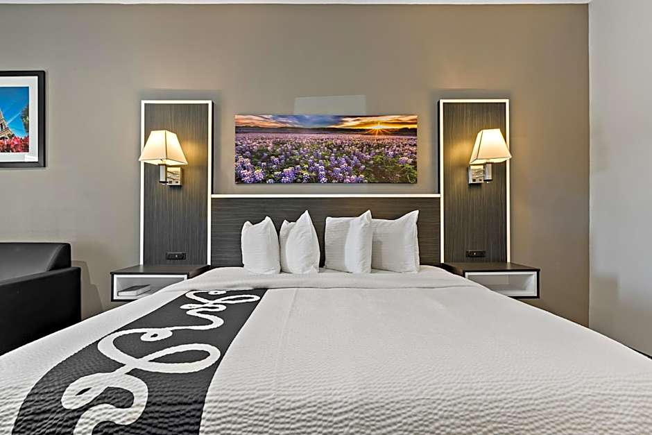 Paris Inn & Suites