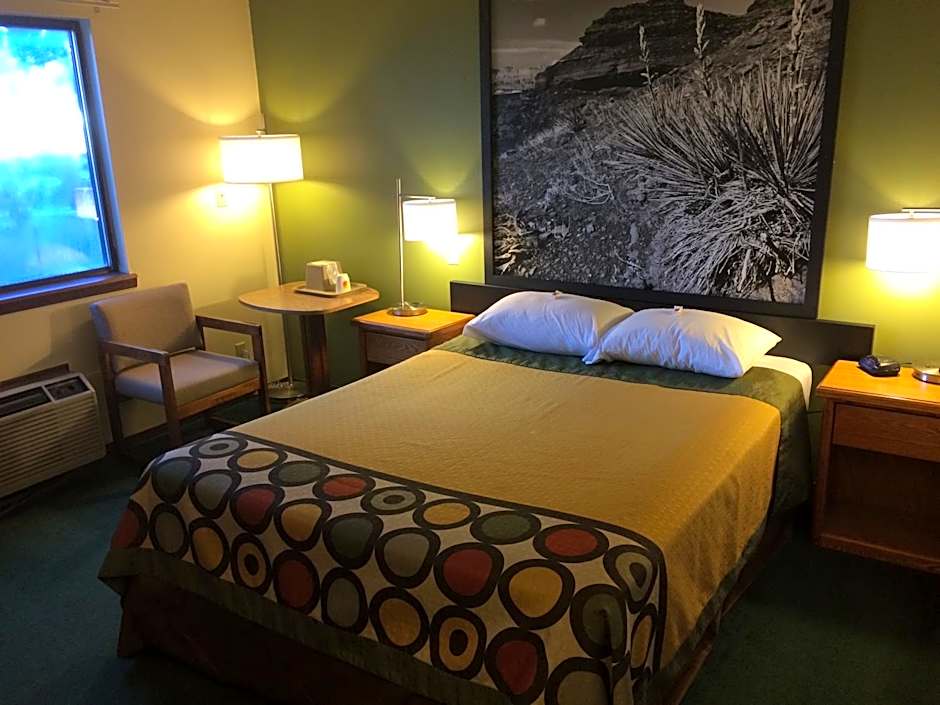 Super 8 by Wyndham Buffalo