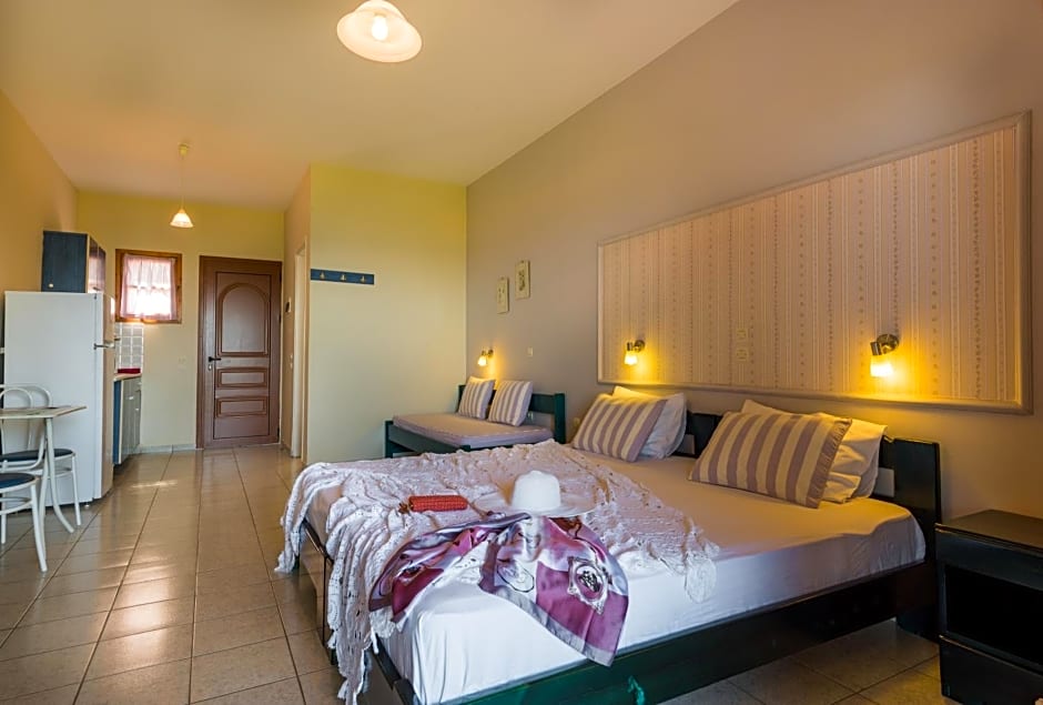 Kavos Psarou Studios & Apartments