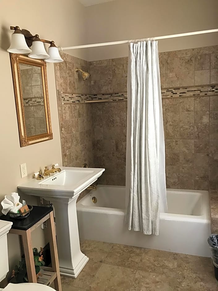 Riverside Hot Springs Inn & Spa - Adults Only