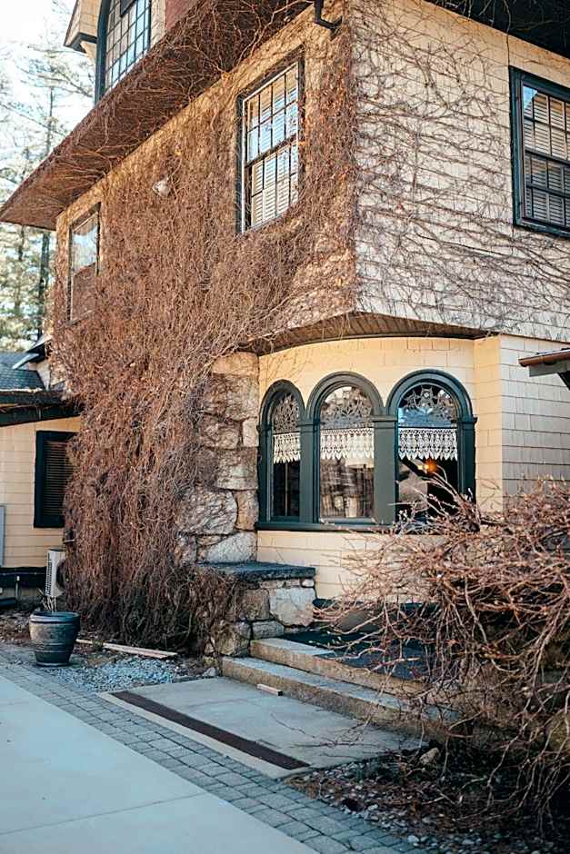 Stonehurst Manor Breakfast & Dinner Included