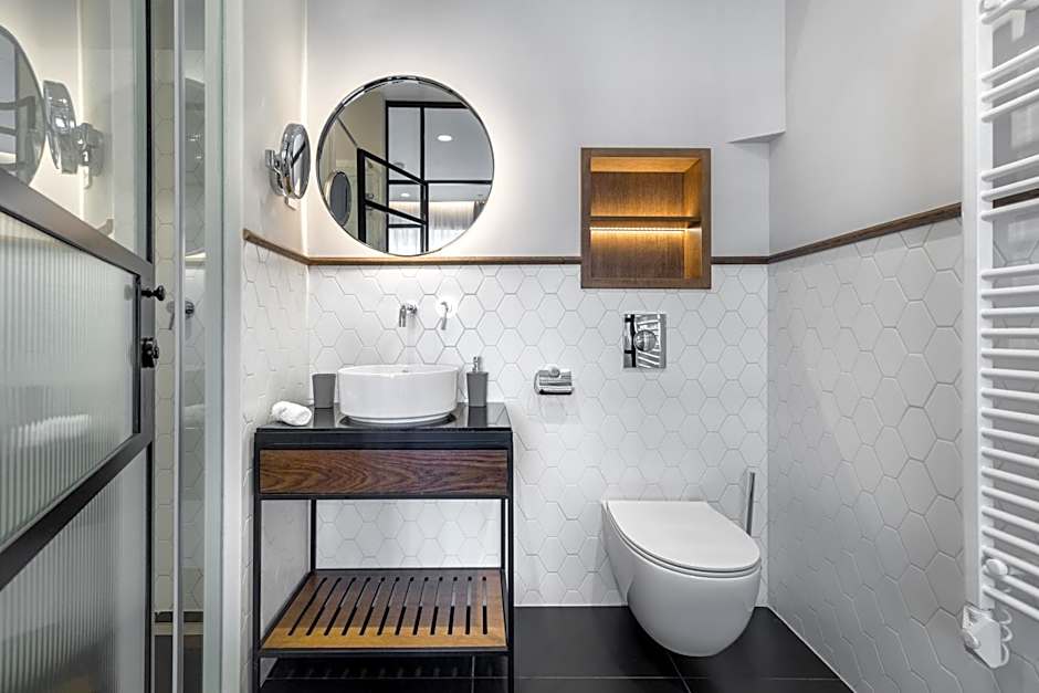 Budapest Eye- Boutique Suites, by BQA