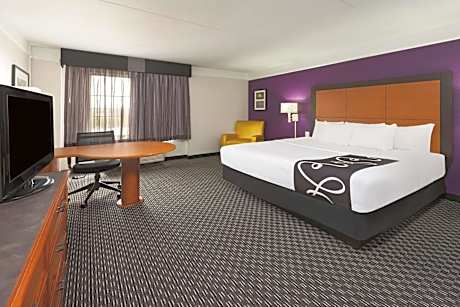 1 King Bed Non-Smoking