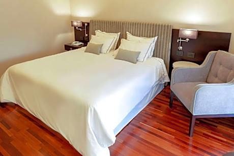 Superior King Room - Non-Smoking