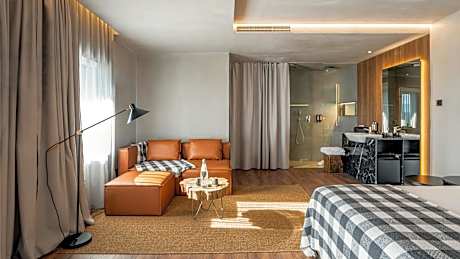 Suite with Balcony and Mountain View