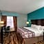 La Quinta Inn & Suites by Wyndham Knoxville East