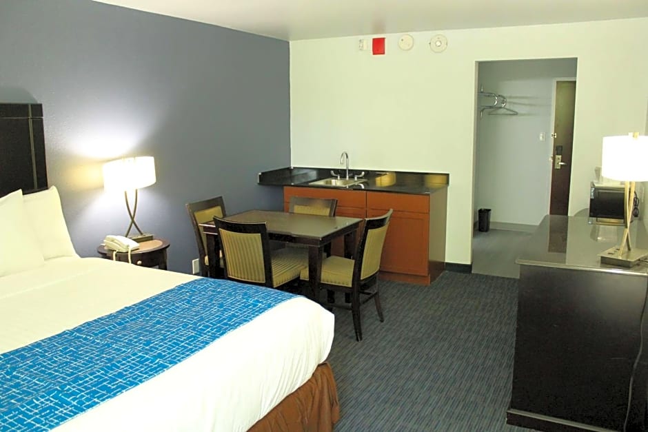 Travelodge by Wyndham Water's Edge Hotel - Racine