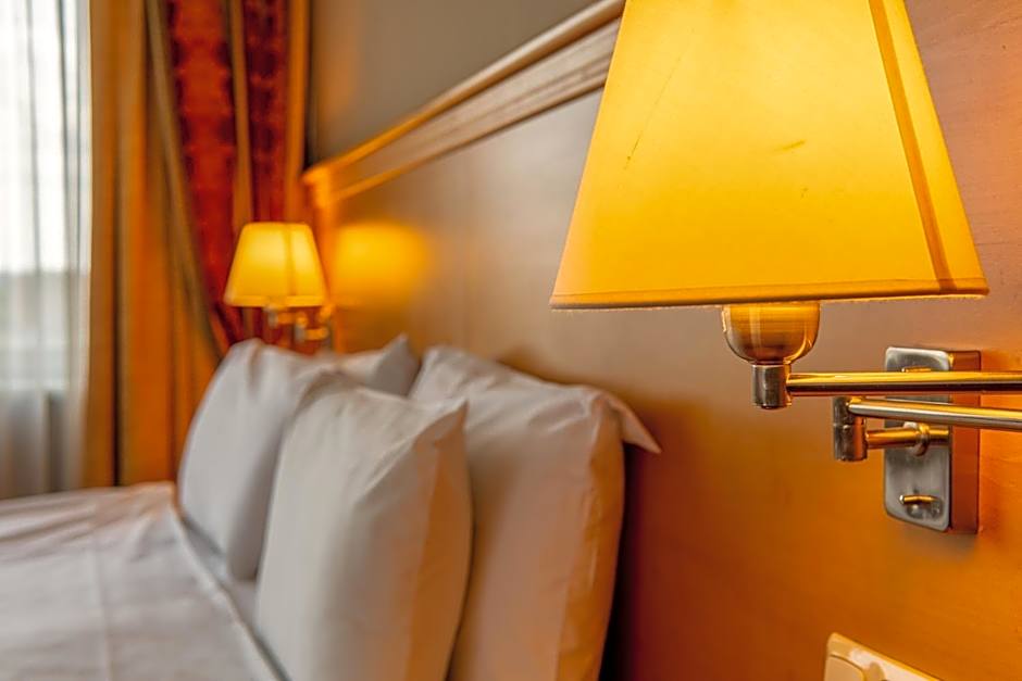 VILNIUS PARK PLAZA HOTEL, Restaurant & Terrace, Panorama Bar, Conference & Banquet Center