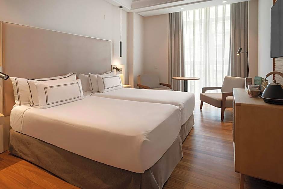 Photo 1 of 5 of Meliá Room