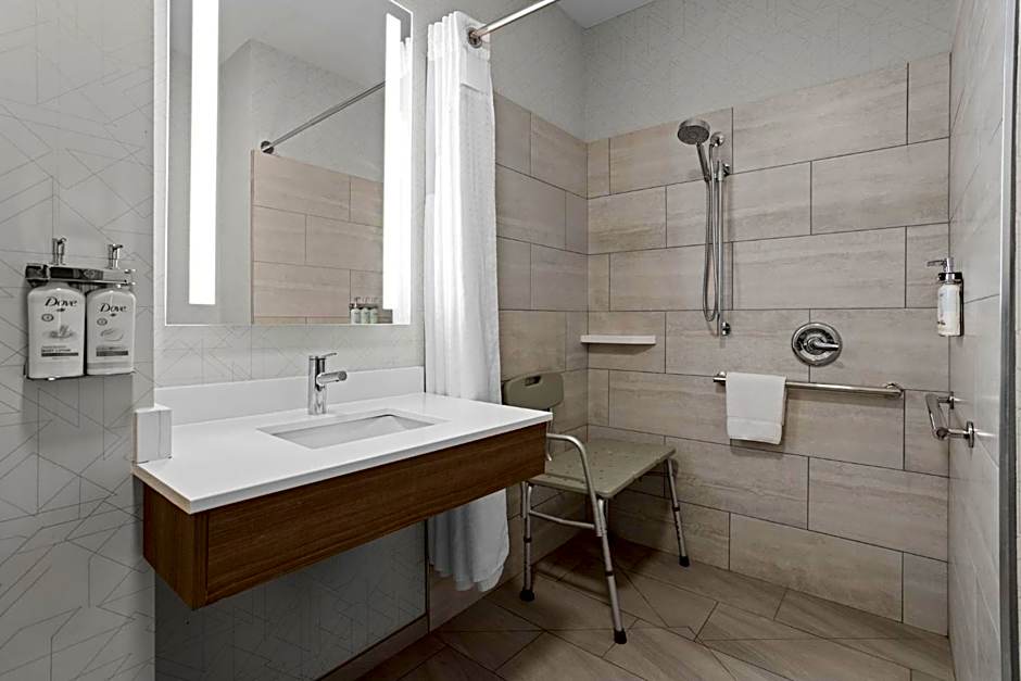 Holiday Inn Express Syracuse-Fairgrounds by IHG