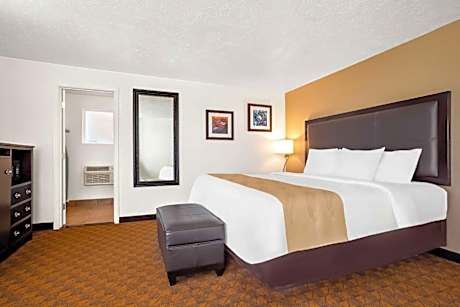 1 King Bed Nonsmoking
