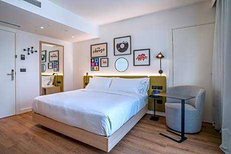 King Room - Mobility Accessible