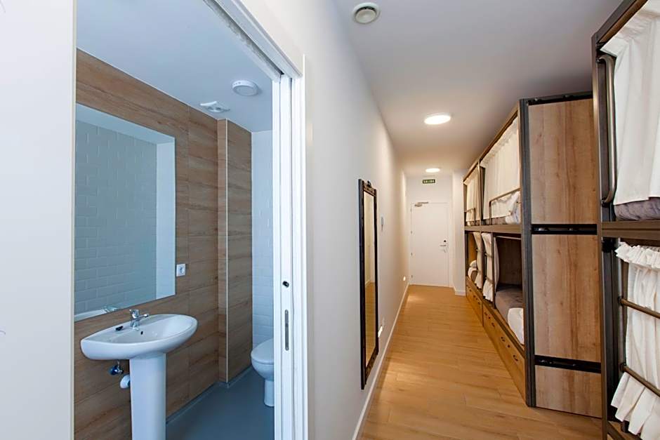 Winederful Hostel & Café