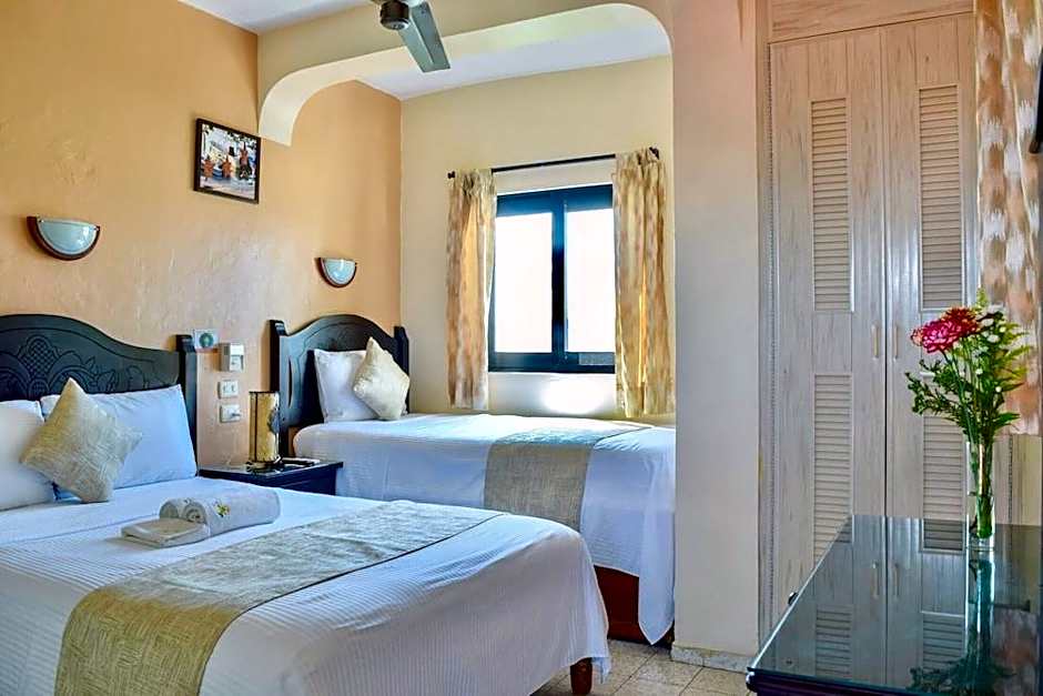 Hotel Bucaneros