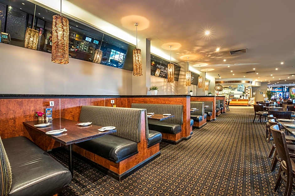 Nightcap at Sandbelt Hotel