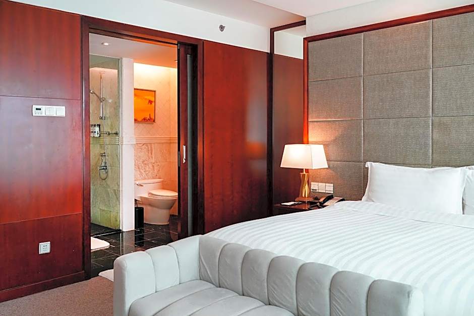 Photo 1 of 6 of Superior 1 King Bed