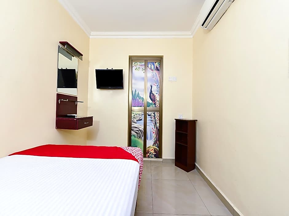 Super OYO 90562 J Hotel PJ