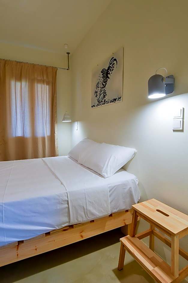 Rooster Guesthouse Rooms