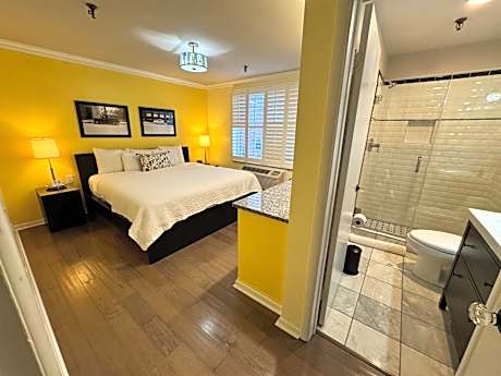 Deluxe King Suite
