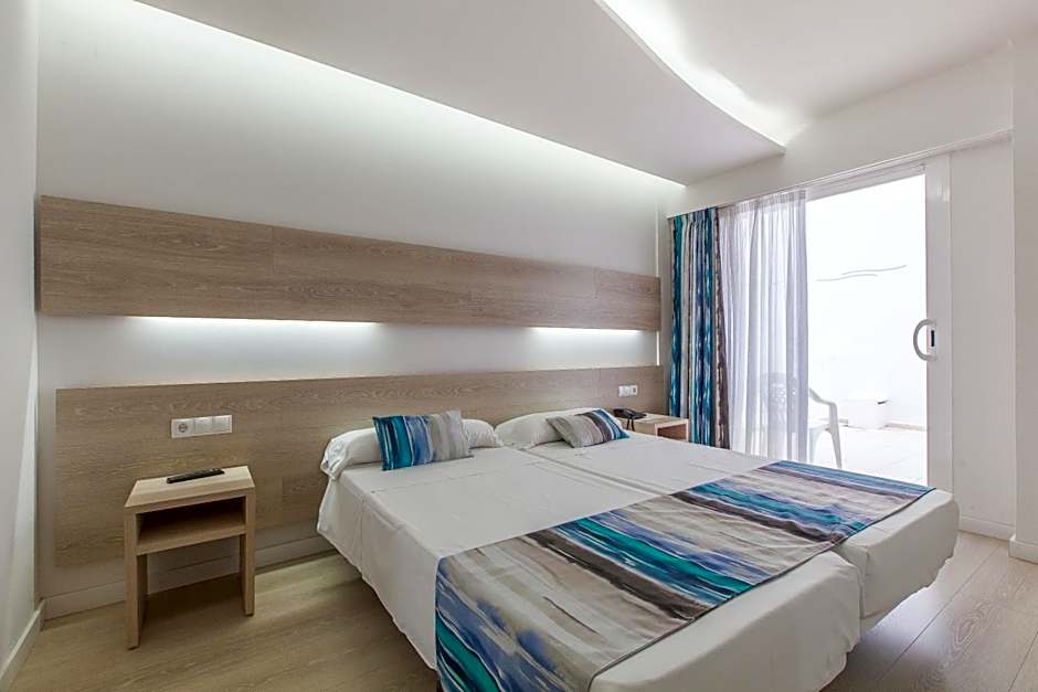 Photo 1 of 9 of 1 Double Bed or 2 Beds, Balcony