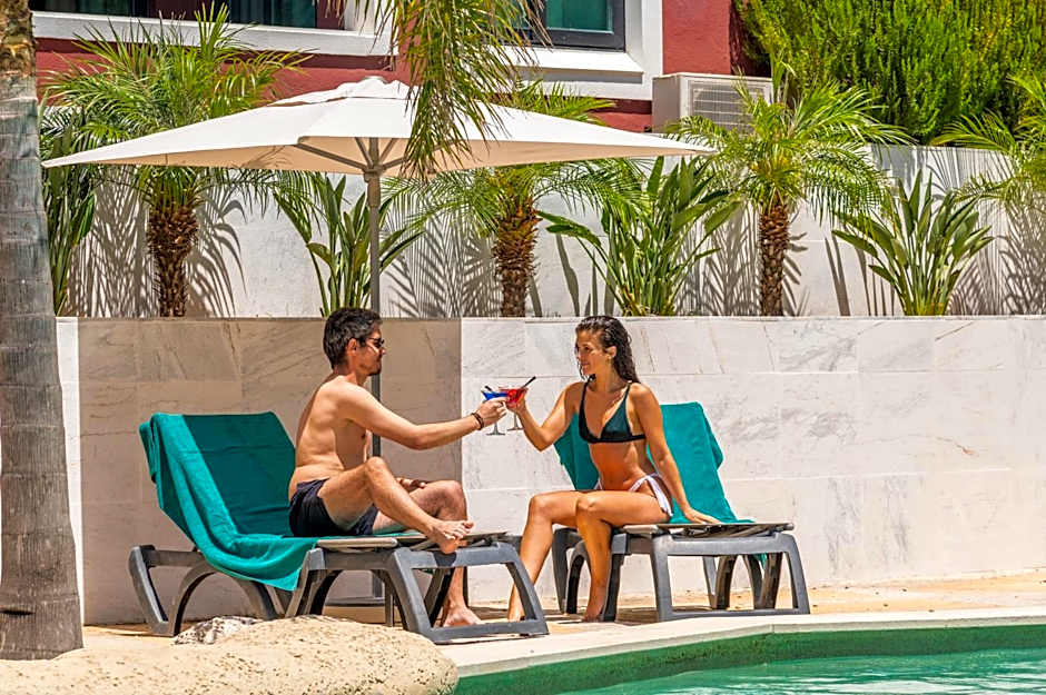 Topazio Vibe Beach Hotel & Apartments