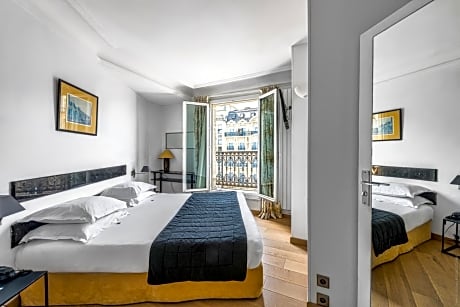 Double Room with View on the Arc de Triomphe 