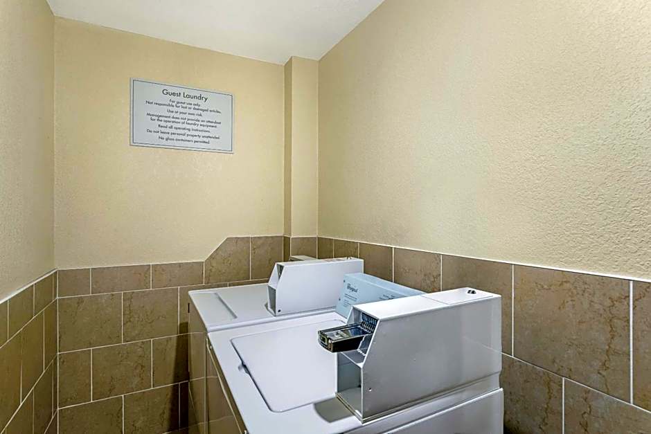 Econo Lodge Madison East