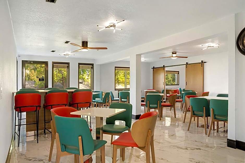 Days Inn by Wyndham Omaha - West Dodge