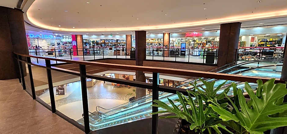 Heart of Makati, Fully furnished condo, cbd central location