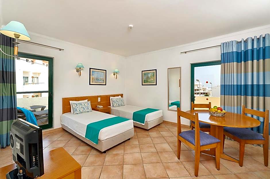 Oceanus Aparthotel
