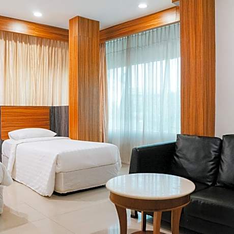 Chola Inn at Nagoya Hill Batam Mitra RedDoorz