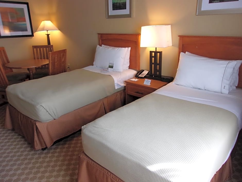 Holiday Inn Express & Suites Chicago West-Roselle